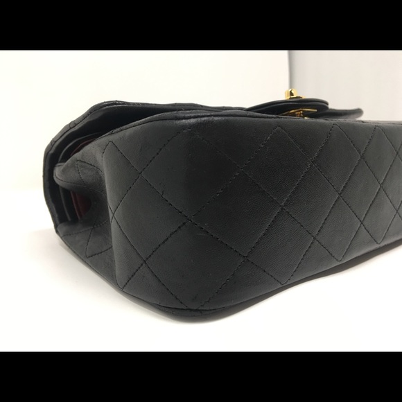 SOLD 💕Vintage Chanel Small Classic Flap - Picture 7 of 16